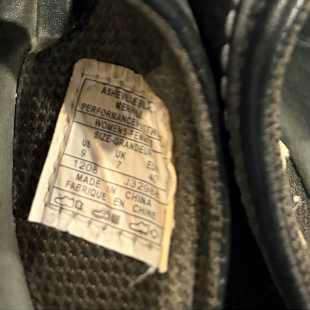 Merrell Women's Black Leather Flip Flops - Picture 3 of 3